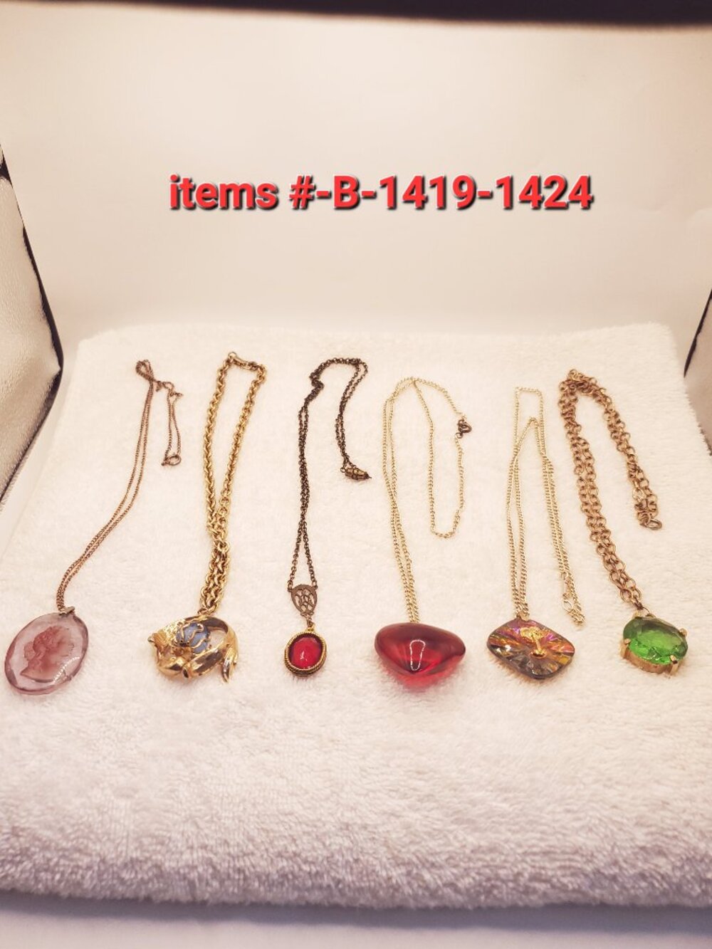 6 Gold Chain Necklaces, items # B-1419-1424,. wt. 137 gams.